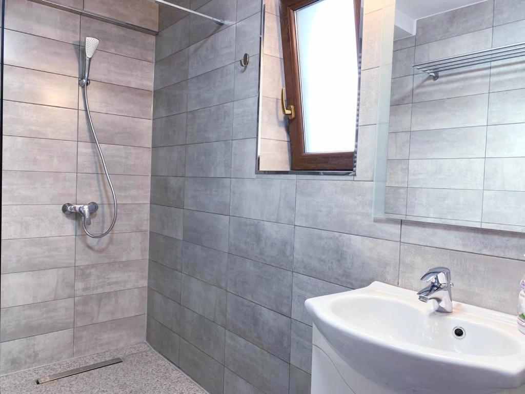 Casa Topazz Târgu Jiu Zewnętrze zdjęcie