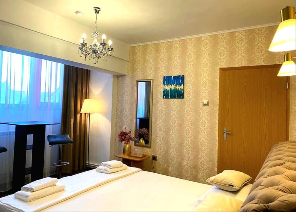 Casa Topazz Târgu Jiu Zewnętrze zdjęcie