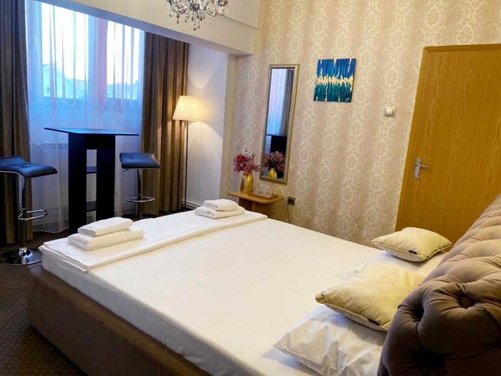 Casa Topazz Târgu Jiu Zewnętrze zdjęcie