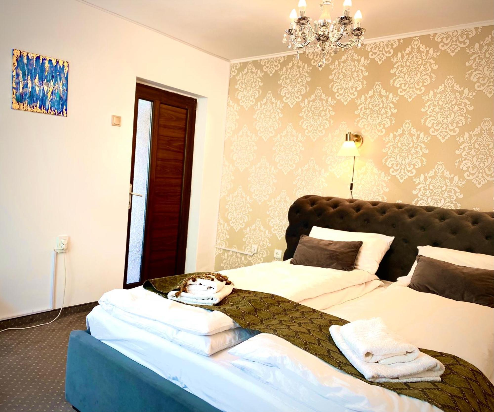 Casa Topazz Târgu Jiu Zewnętrze zdjęcie